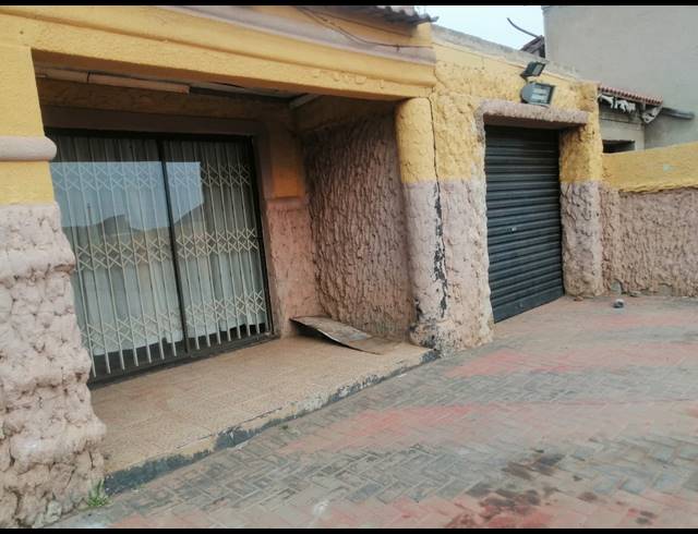 2 BEDROOM HOUSE FOR SALE IN SEBOKENG ZONE 19